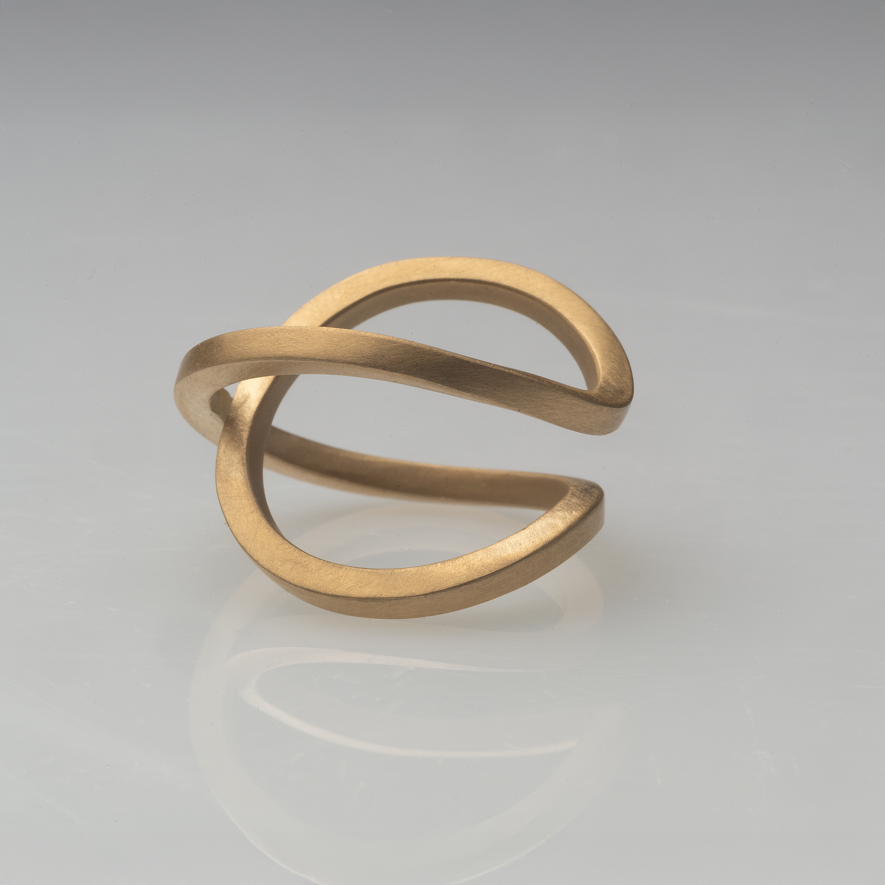 Silberne und goldene Ringe